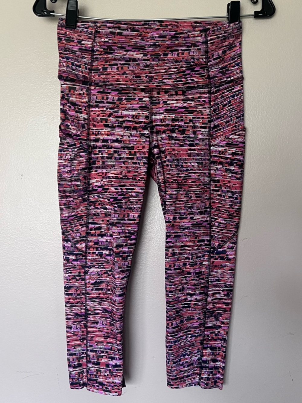 LULULEMON Women's Fast Free Crop II 19" Nulux Flash Pleat Orange Multi